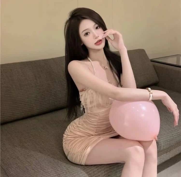 户外探险：美女主播带你看世界